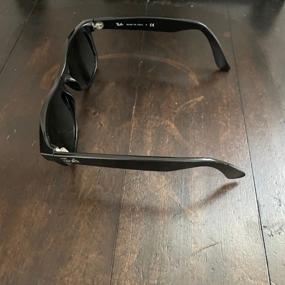 Sunglasses: Ray-Ban Classic Black Shades (Womens/Mens) - Picture 3 of 8